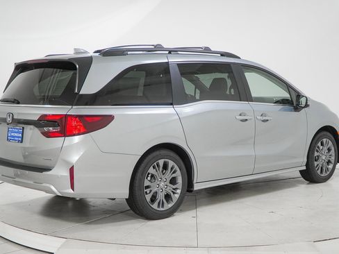 New 2026 Honda Odyssey Touring image 14