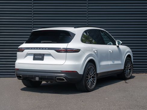 Certified 2023 Porsche Cayenne AWD/4WD image 8