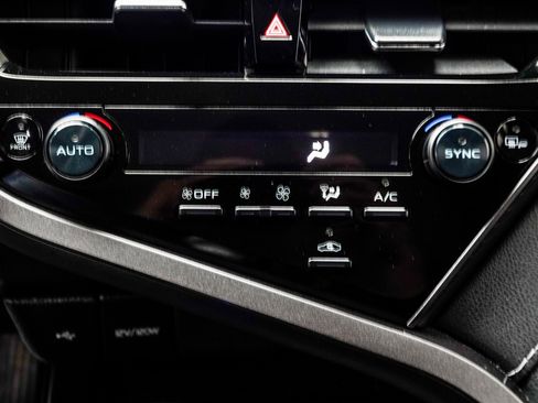 Used 2024 Toyota Camry SE image 18