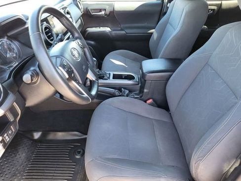 Used 2019 Toyota Tacoma TRD Off-Road image 9