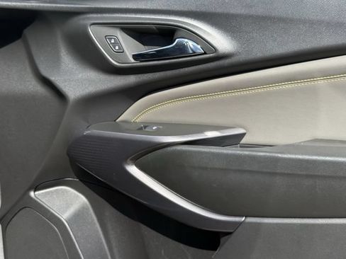 Certified 2025 Chevrolet Trax ACTIV FWD image 28