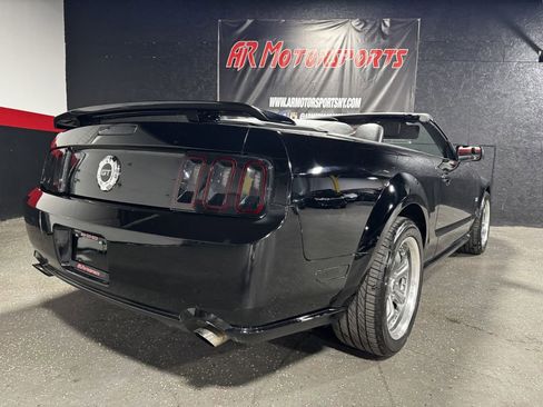Used 2005 Ford Mustang GT RWD image 5