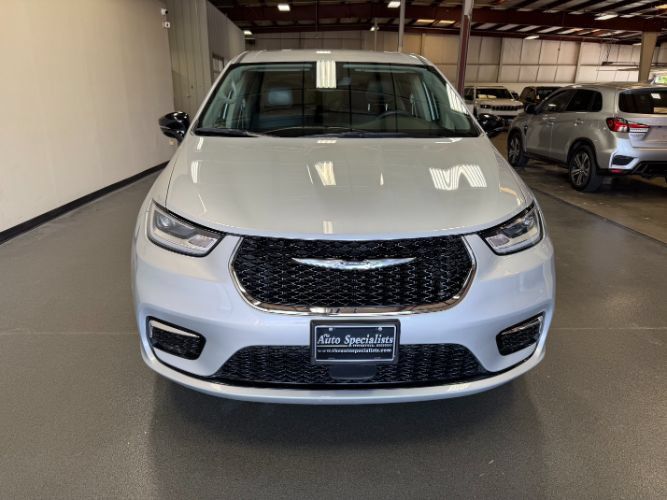 Used 2024 Chrysler Pacifica Limited FWD image 7
