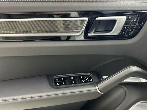 Used 2019 Porsche Cayenne Turbo image 11