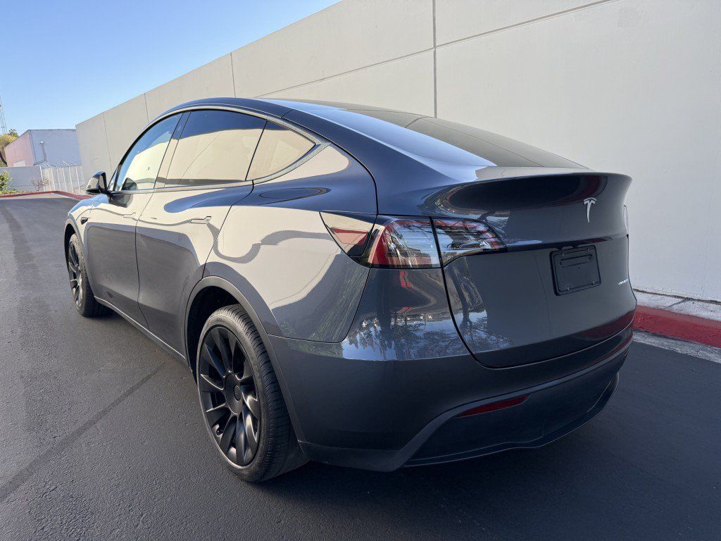 Used 2023 Tesla Model Y Long Range AWD/4WD image 4