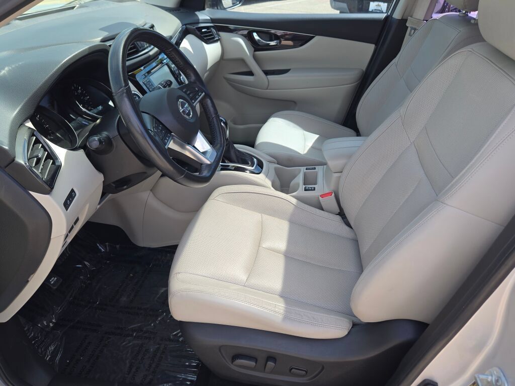 Used 2018 Nissan Rogue Sport SL w/ SL Premium Package AWD/4WD image 16