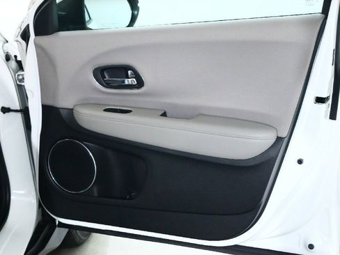Used 2018 Honda HR-V EX image 33