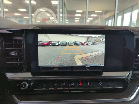 Used 2022 GMC Sierra 1500 SLT AWD/4WD image 24