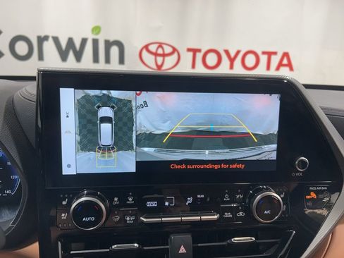 Used 2025 Toyota Highlander Platinum image 34