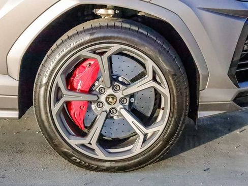 Used 2022 Lamborghini Urus image 11