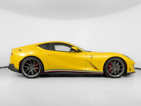 Used 2018 Ferrari 812 Superfast RWD image 11
