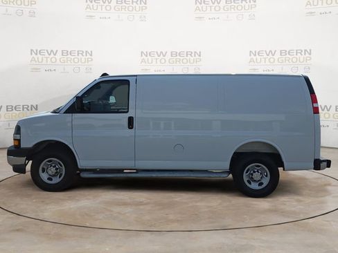 Used 2025 Chevrolet Express 2500 w/ Driver Convenience Package RWD image 2