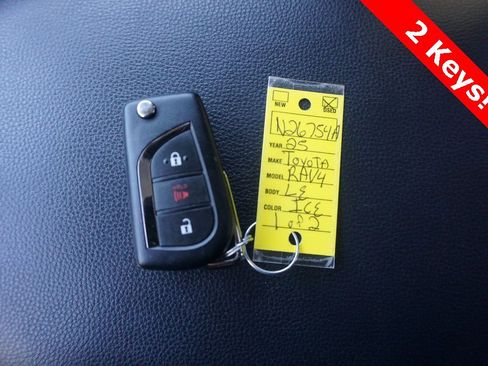 Certified 2025 Toyota RAV4 LE image 31