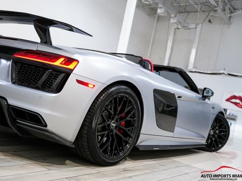 Used 2018 Audi R8 V10 w/ Carbon Exterior Package AWD/4WD image 43