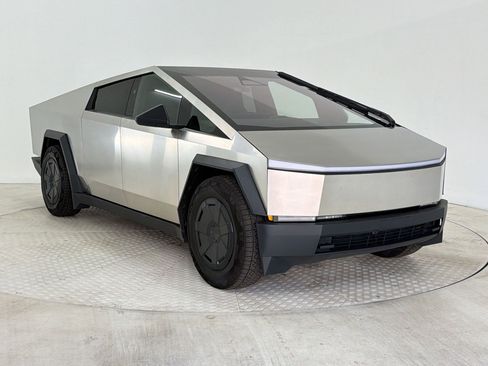 Used 2025 Tesla Cybertruck AWD Crew Cab image 6