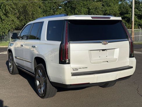 Used 2017 Cadillac Escalade Premium Luxury AWD/4WD image 11