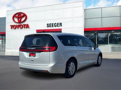 Used 2024 Chrysler Pacifica Touring-L