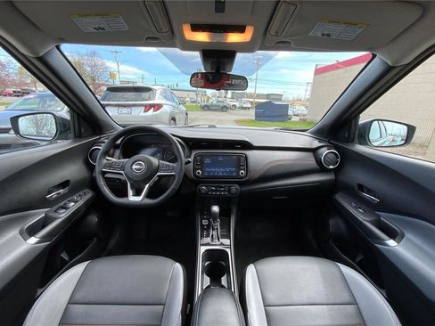 Used 2024 Nissan Kicks SR w/ SR Premium Package FWD image 30