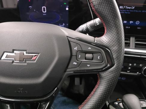 Used 2025 Chevrolet Trax RS w/ Sunroof Package FWD image 15