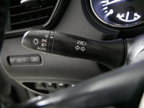 Used 2019 Nissan Rogue SV image 32