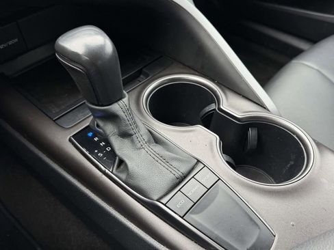 Used 2024 Toyota Camry SE w/ Convenience Package image 6