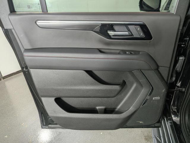 Used 2025 Chevrolet Suburban RST w/ Comfort Package AWD/4WD image 15