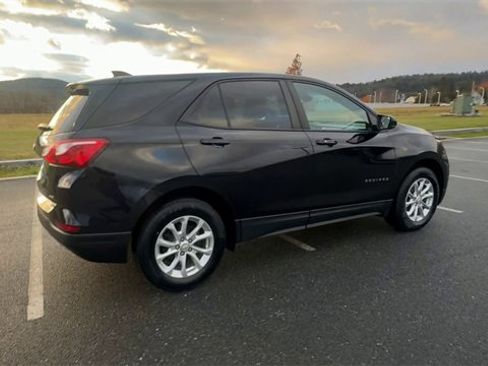 Used 2020 Chevrolet Equinox LS w/ LS Convenience Package image 8