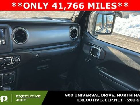 Used 2021 Jeep Gladiator Willys image 22