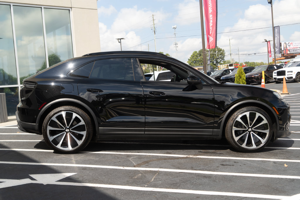 Used 2025 Porsche Macan 4 Electric AWD/4WD image 7