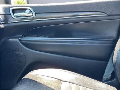 Used 2018 Jeep Grand Cherokee Limited AWD/4WD image 25