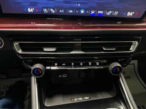 Used 2024 Chevrolet Traverse RS image 33