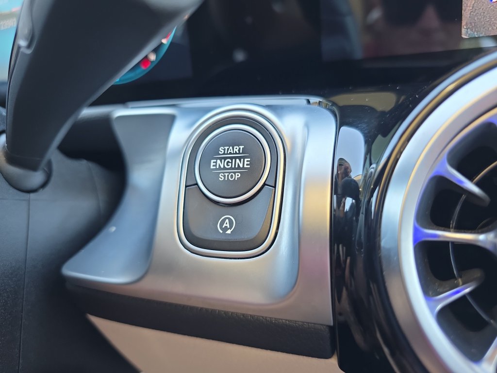 Certified 2022 Mercedes-Benz GLB 250 4MATIC image 27