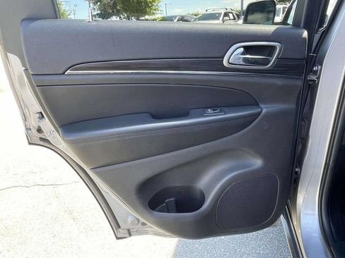 Used 2019 Jeep Grand Cherokee Limited AWD/4WD image 16