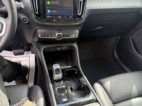 Used 2025 Volvo XC40 B5 Plus image 14