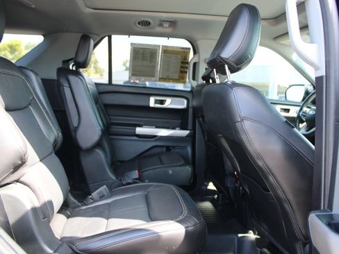 Used 2022 Ford Explorer Limited w/ Equipment Group 301A RWD image 36