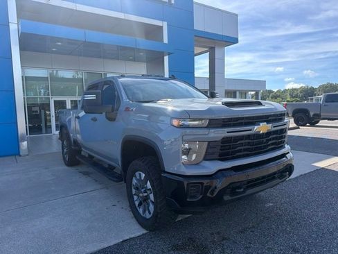 Used 2025 Chevrolet Silverado 2500 Custom w/ Custom Value Package AWD/4WD image 3
