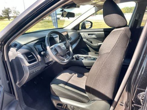 Used 2025 Nissan Rogue SV AWD/4WD image 3