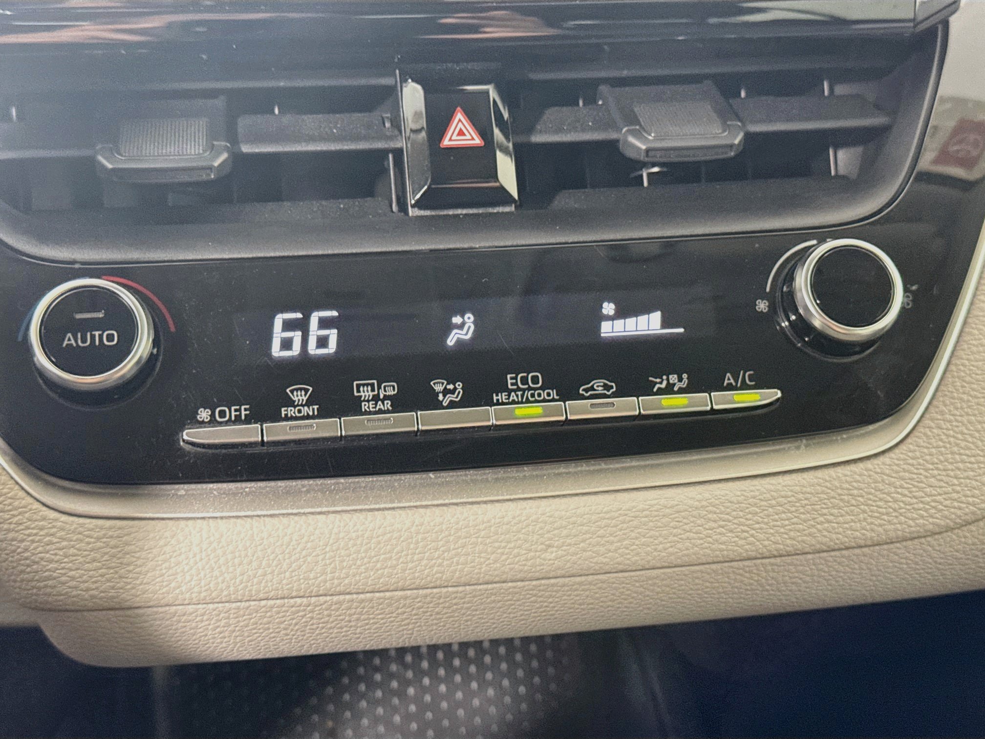 Used 2020 Toyota Corolla LE FWD image 14