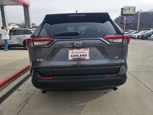 Used 2019 Toyota RAV4 LE image 6