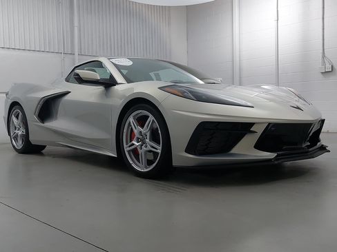 Used 2023 Chevrolet Corvette Stingray Preferred Conv w/ Z51 Performance Package RWD image 9
