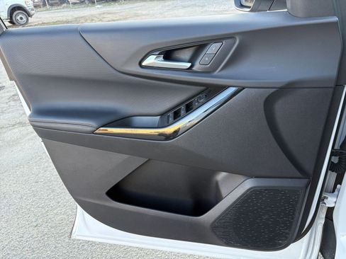 Used 2025 Chevrolet Equinox LT image 18