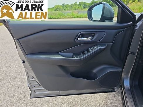 Used 2025 Nissan Rogue SV FWD image 21
