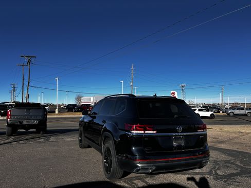 Used 2022 Volkswagen Atlas SE image 3