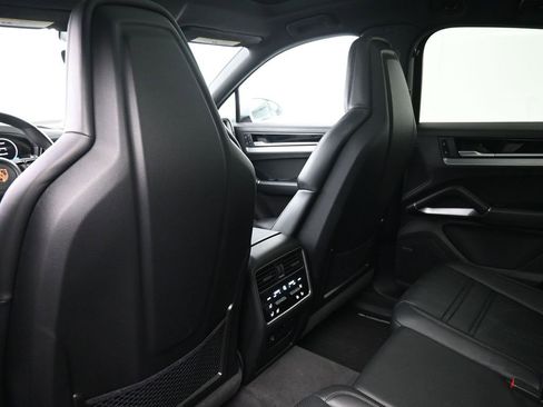 Certified 2025 Porsche Cayenne E-Hybrid Coupe w/ Premium Package Plus image 11