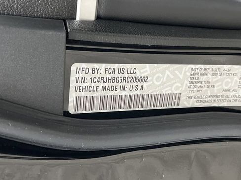 Used 2024 Jeep Grand Cherokee Limited image 41