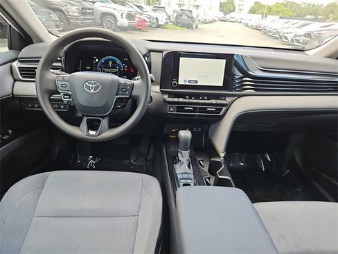 Used 2025 Toyota Camry SE image 6