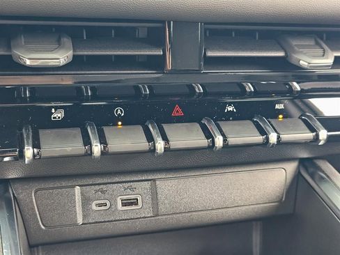 New 2026 GMC Canyon Elevation w/ Convenience Package image 27