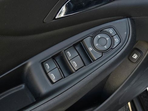 Used 2018 Chevrolet Volt LT w/ Comfort Package FWD image 12