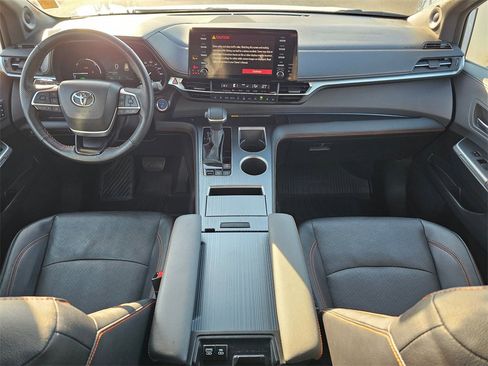 Used 2024 Toyota Sienna XSE image 15