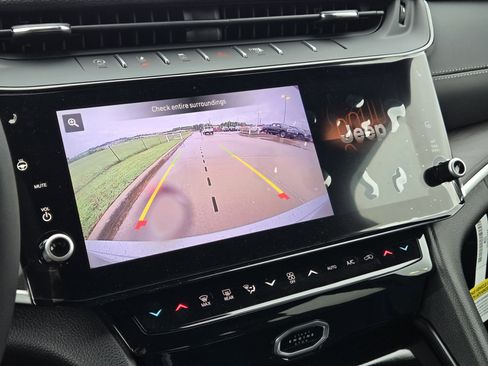 New 2026 Jeep Grand Cherokee Altitude AWD/4WD image 11